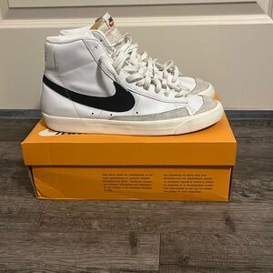 Nike Blazer Mid 77’ VNTG